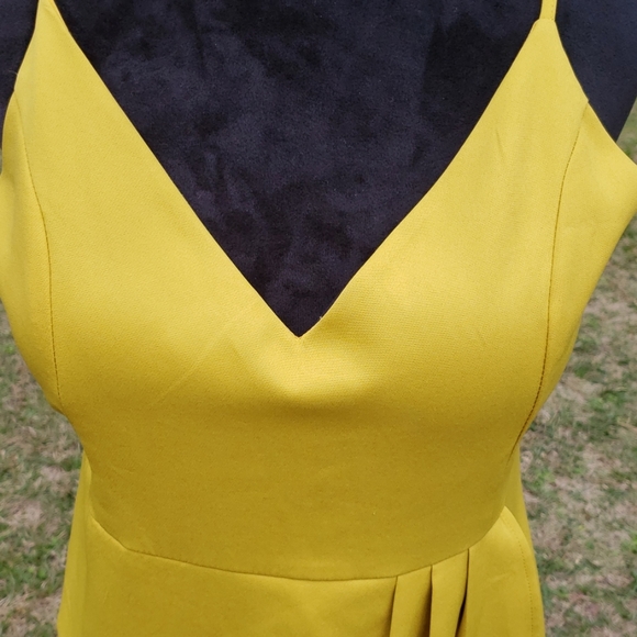 Bombshell Dress - Picture 4 of 8